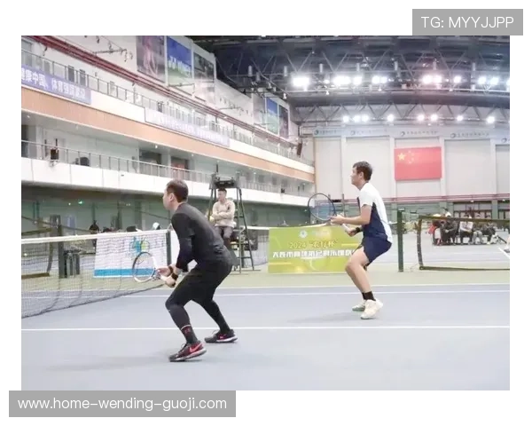 网球赛场激战正酣顶尖选手鏖战全锦标赛精彩瞬间回顾